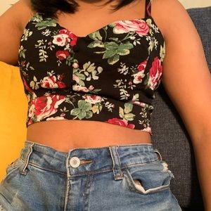 (M) Flower V-neck crop top